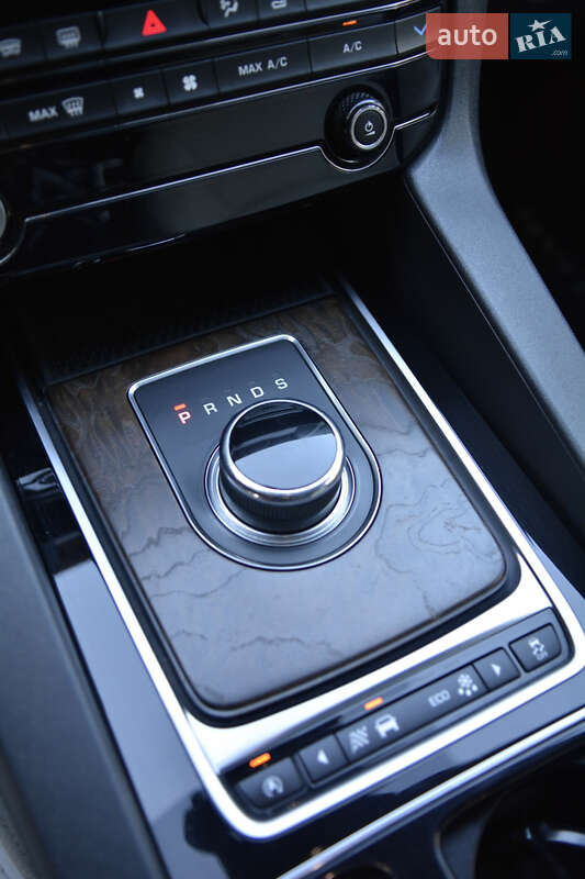 Внедорожник / Кроссовер Jaguar F-Pace 2016 в Чернигове