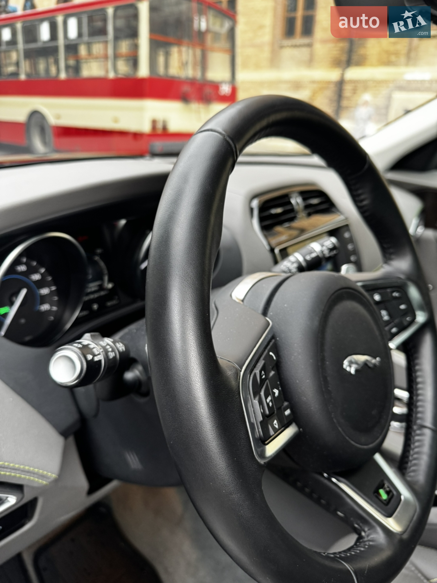 2017 Jaguar F-Pace - мініатюра 19