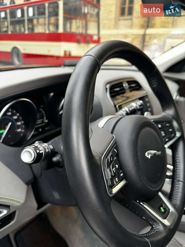 Внедорожник / Кроссовер Jaguar F-Pace 2017 в Черновцах