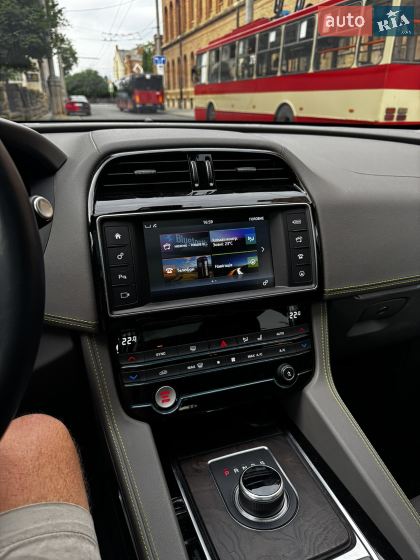 2017 Jaguar F-Pace - мініатюра 24