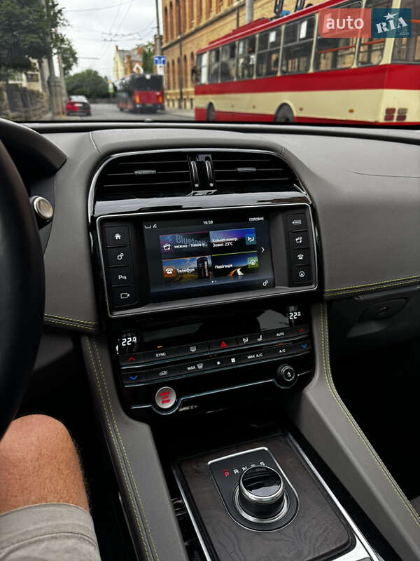 Внедорожник / Кроссовер Jaguar F-Pace 2017 в Черновцах