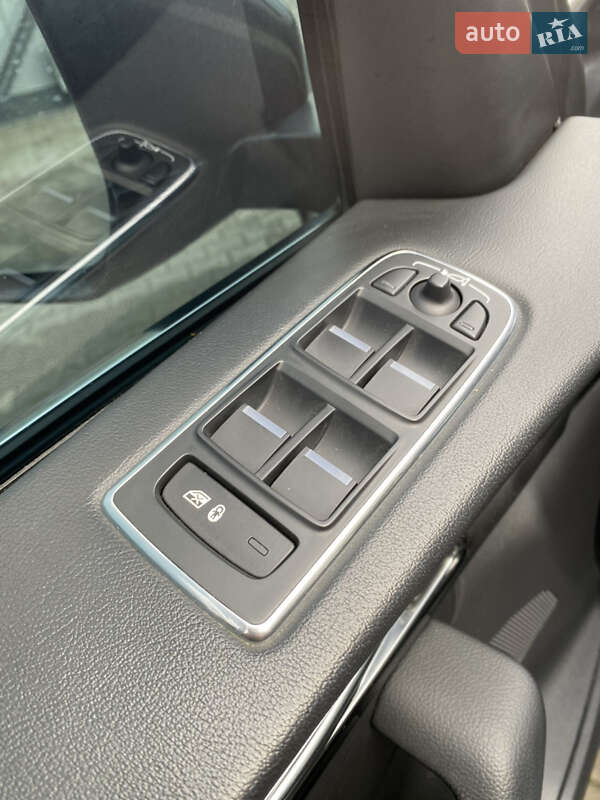 Внедорожник / Кроссовер Jaguar F-Pace 2017 в Нововолынске фото 28 Внедорожник / Кроссовер Jaguar F-Pace 2017 в Нововолынске