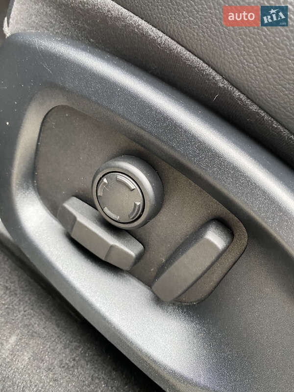 Внедорожник / Кроссовер Jaguar F-Pace 2017 в Нововолынске фото 32 Внедорожник / Кроссовер Jaguar F-Pace 2017 в Нововолынске