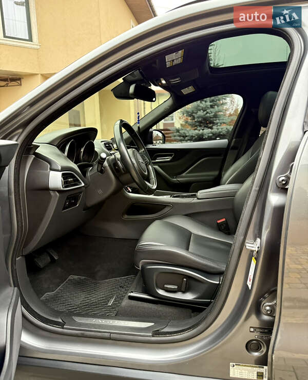 Внедорожник / Кроссовер Jaguar F-Pace 2016 в Киеве