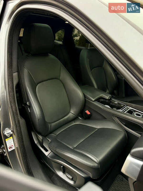 Внедорожник / Кроссовер Jaguar F-Pace 2016 в Киеве