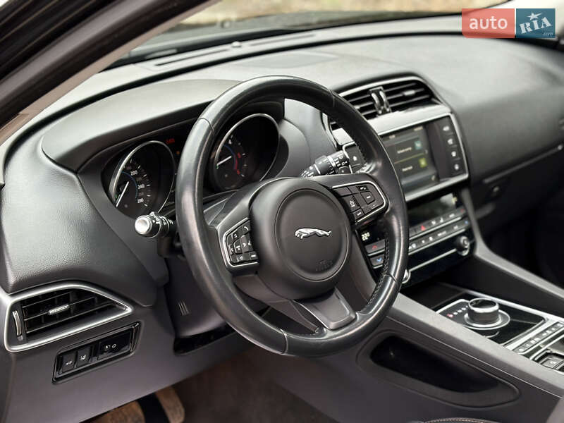 Внедорожник / Кроссовер Jaguar F-Pace 2016 в Киеве фото 30 Внедорожник / Кроссовер Jaguar F-Pace 2016 в Киеве