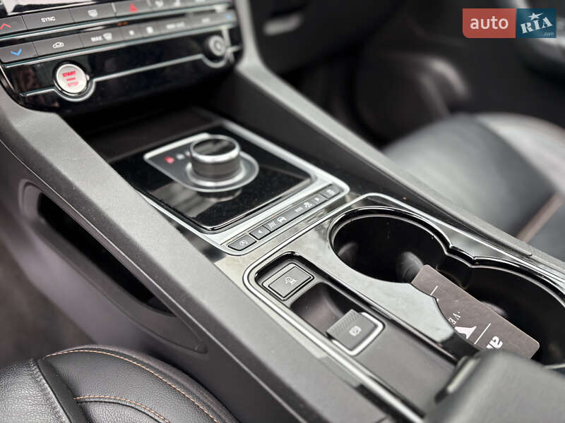 Внедорожник / Кроссовер Jaguar F-Pace 2016 в Киеве фото 35 Внедорожник / Кроссовер Jaguar F-Pace 2016 в Киеве