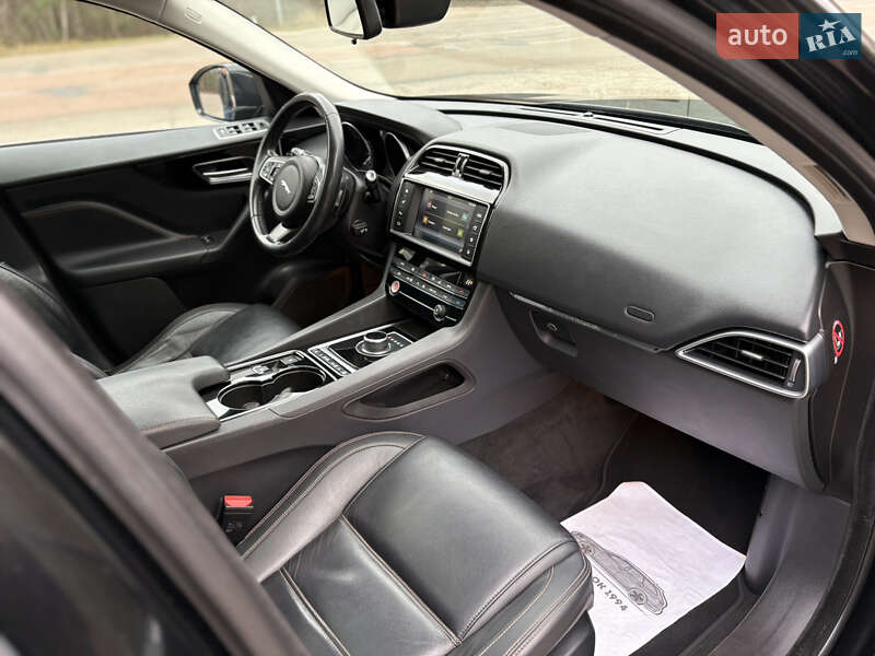 Внедорожник / Кроссовер Jaguar F-Pace 2016 в Киеве фото 39 Внедорожник / Кроссовер Jaguar F-Pace 2016 в Киеве