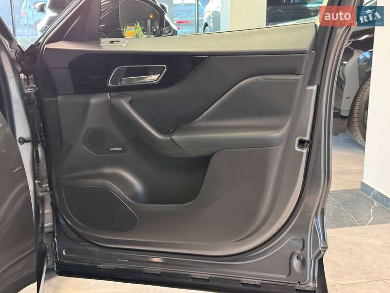 Внедорожник / Кроссовер Jaguar F-Pace 2017 в Львове фото 35 Внедорожник / Кроссовер Jaguar F-Pace 2017 в Львове