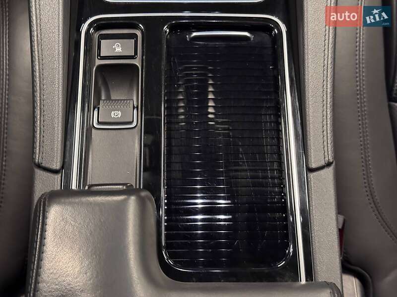 Внедорожник / Кроссовер Jaguar F-Pace 2017 в Львове фото 43 Внедорожник / Кроссовер Jaguar F-Pace 2017 в Львове