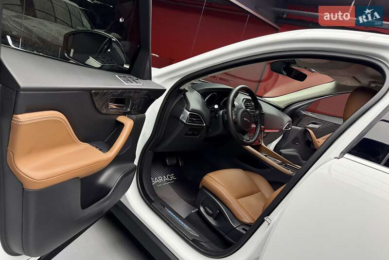 Внедорожник / Кроссовер Jaguar F-Pace 2019 в Киеве
