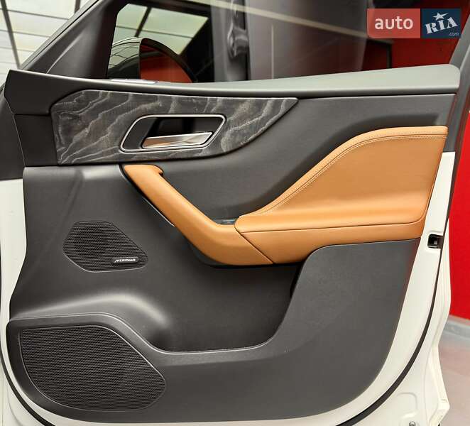 Внедорожник / Кроссовер Jaguar F-Pace 2019 в Киеве