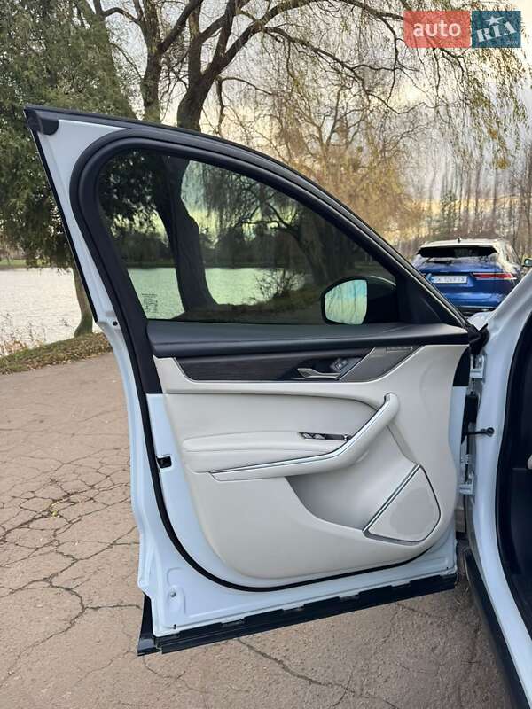 Внедорожник / Кроссовер Jaguar F-Pace 2021 в Ровно