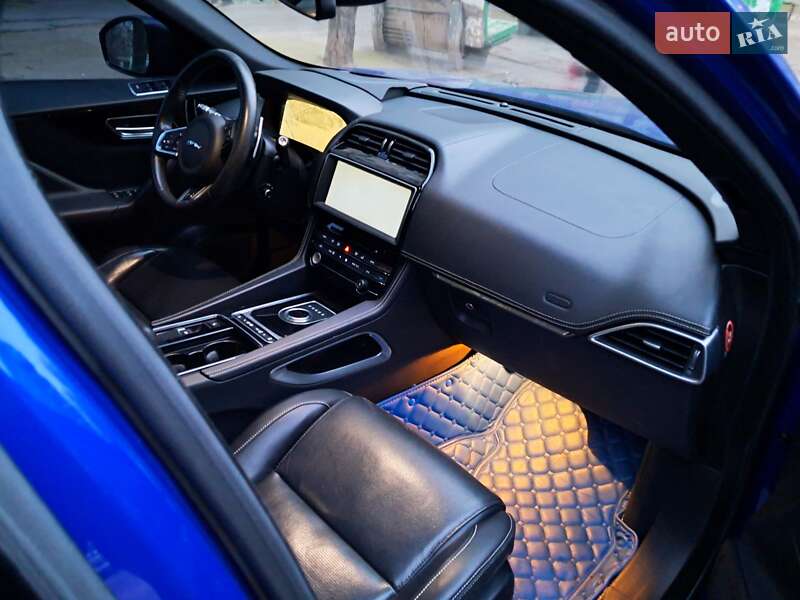 Внедорожник / Кроссовер Jaguar F-Pace 2017 в Запорожье фото 6 Внедорожник / Кроссовер Jaguar F-Pace 2017 в Запорожье