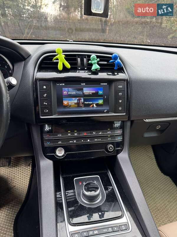 Внедорожник / Кроссовер Jaguar F-Pace 2016 в Тернополе