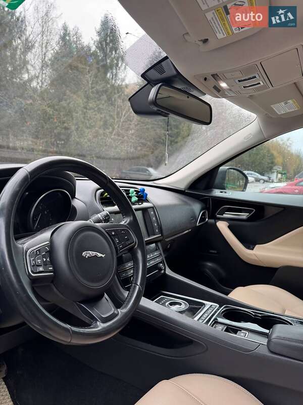 Внедорожник / Кроссовер Jaguar F-Pace 2016 в Тернополе
