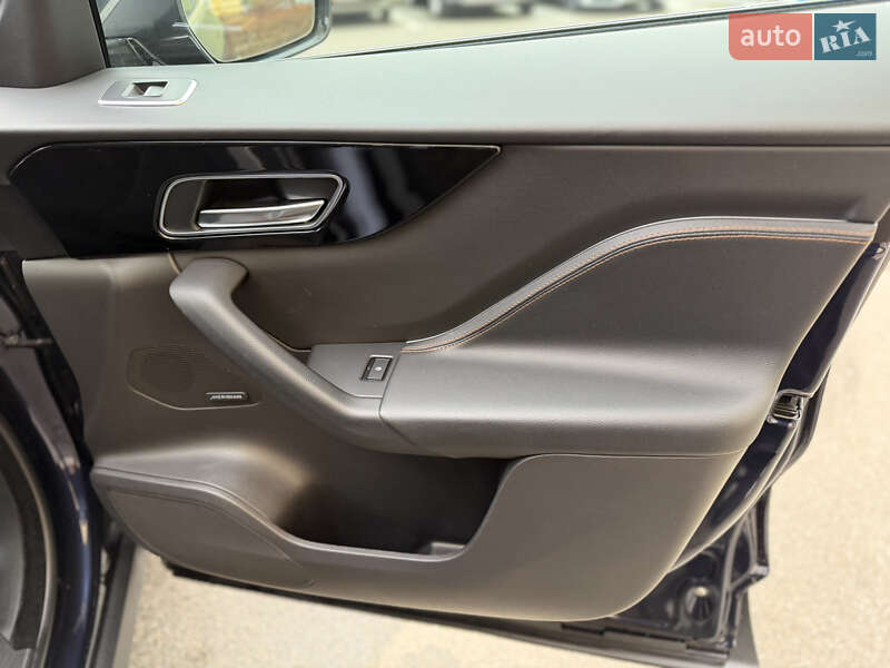 Внедорожник / Кроссовер Jaguar F-Pace 2017 в Киеве