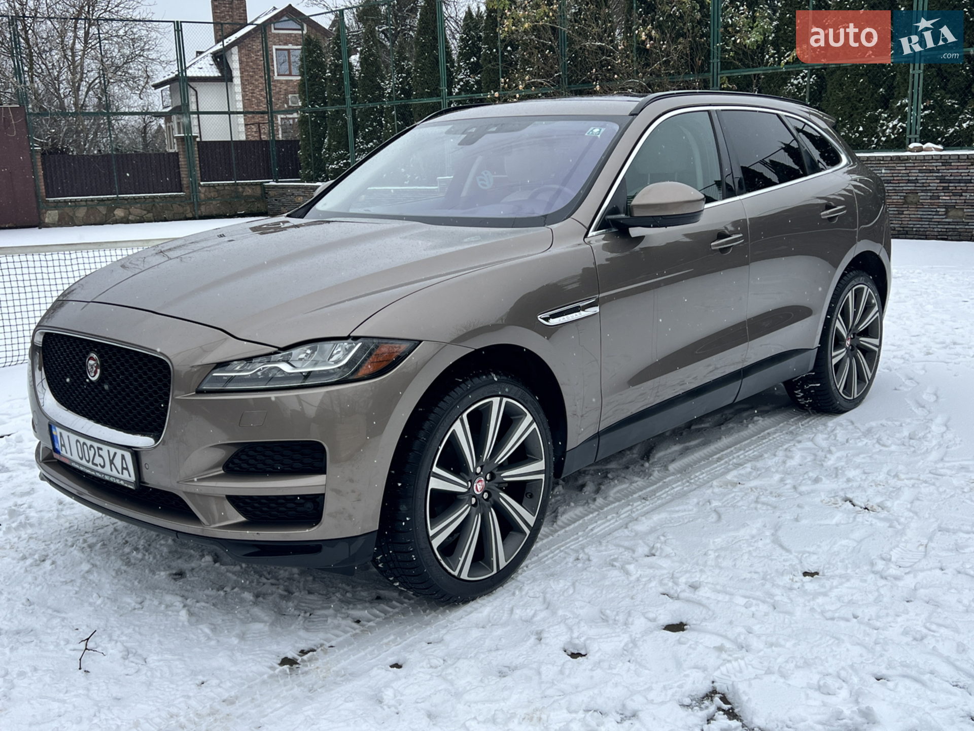 2016 Jaguar F-Pace - мініатюра 3