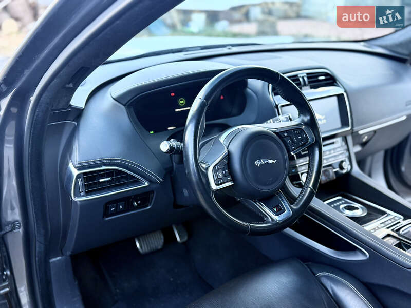 Внедорожник / Кроссовер Jaguar F-Pace 2018 в Полтаве фото 8 Внедорожник / Кроссовер Jaguar F-Pace 2018 в Полтаве