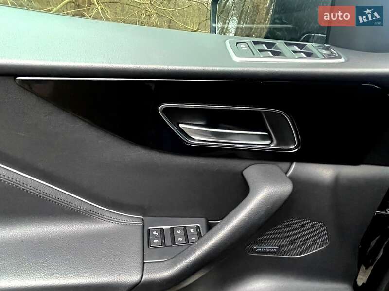 Внедорожник / Кроссовер Jaguar F-Pace 2017 в Львове фото 14 Внедорожник / Кроссовер Jaguar F-Pace 2017 в Львове