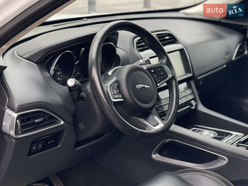 Внедорожник / Кроссовер Jaguar F-Pace 2019 в Киеве