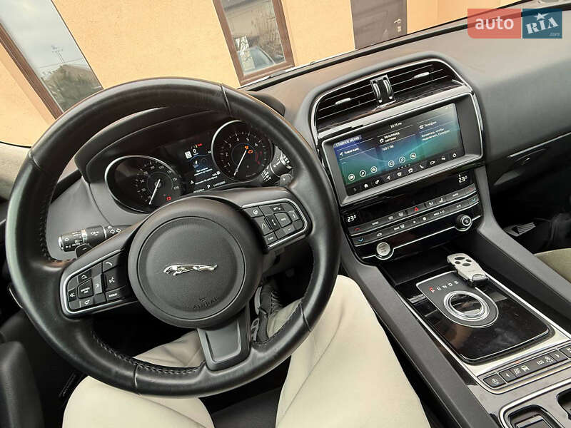 Внедорожник / Кроссовер Jaguar F-Pace 2019 в Запорожье