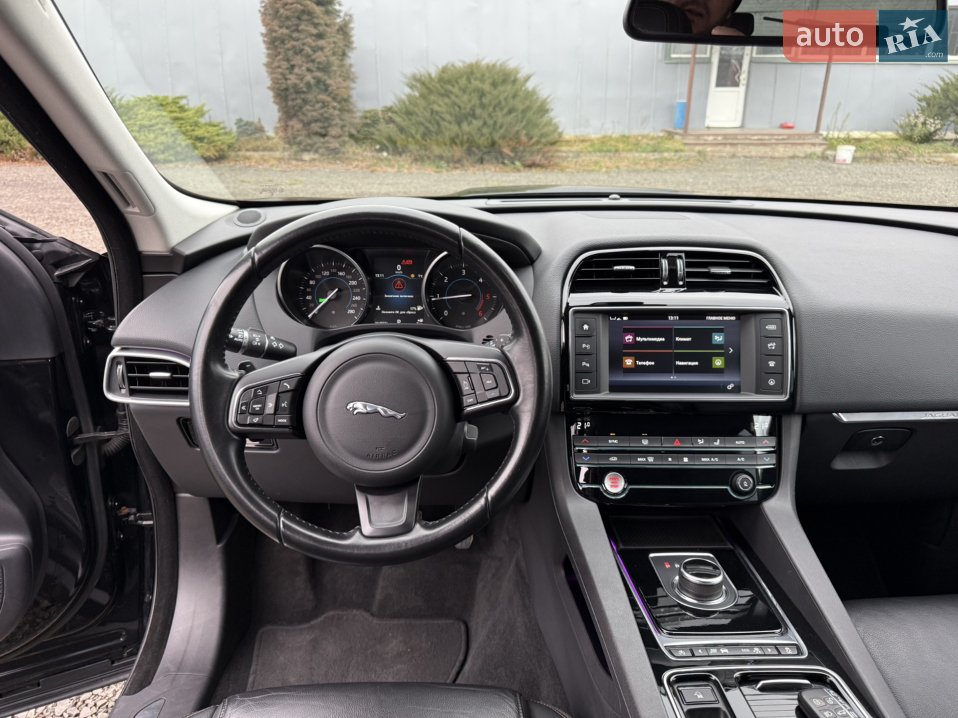 2017 Jaguar F-Pace - мініатюра 13