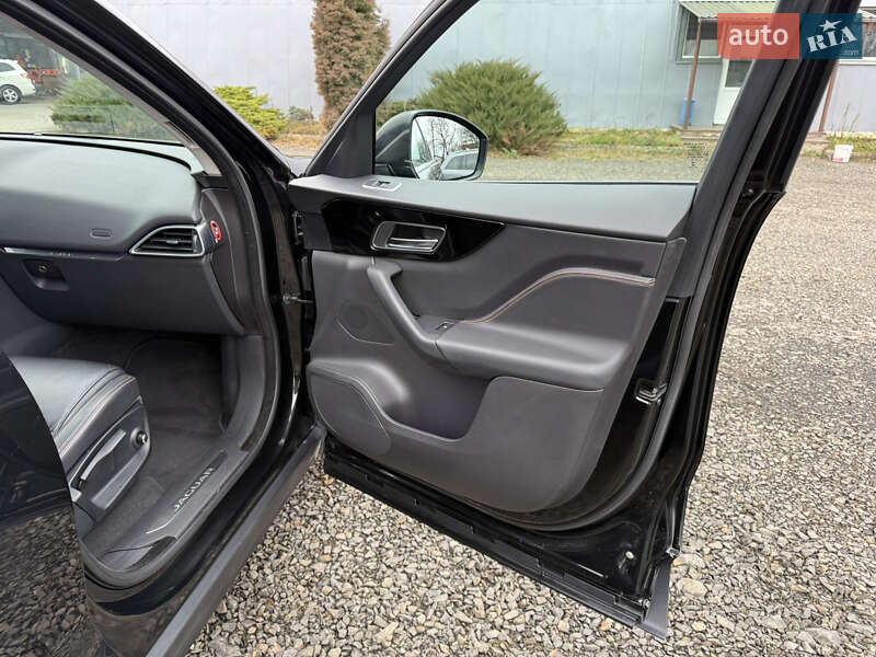 Позашляховик / Кросовер Jaguar F-Pace 2017 в Луцьку