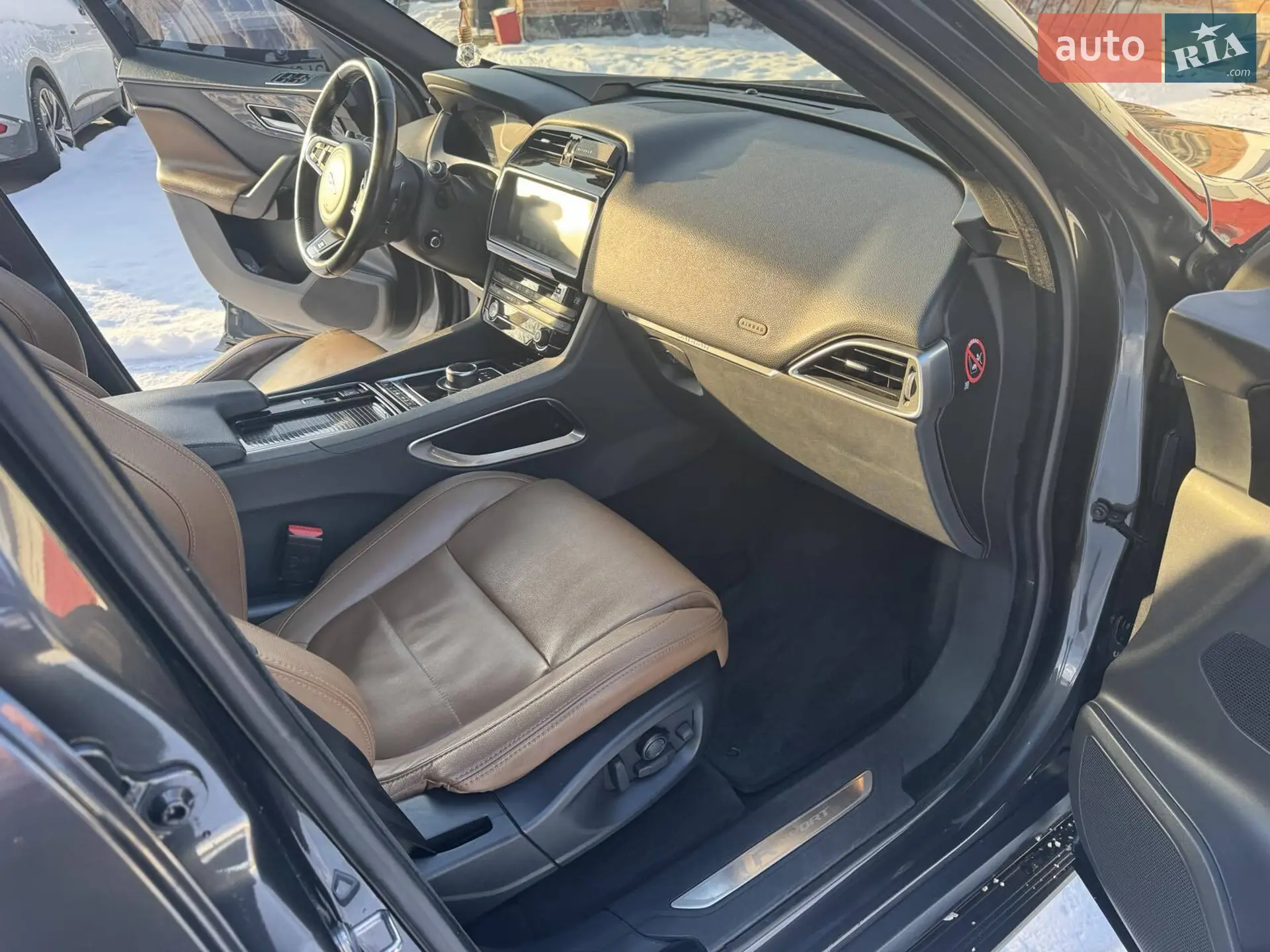 2017 Jaguar F-Pace - мініатюра 2