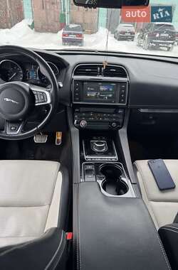 Внедорожник / Кроссовер Jaguar F-Pace 2016 в Киеве