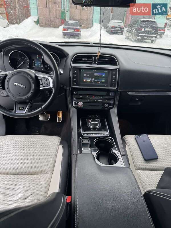 Внедорожник / Кроссовер Jaguar F-Pace 2017 в Киеве фото 8 Внедорожник / Кроссовер Jaguar F-Pace 2017 в Киеве