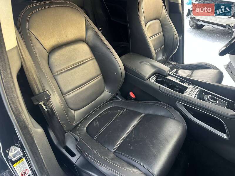 Внедорожник / Кроссовер Jaguar F-Pace 2019 в Луцке