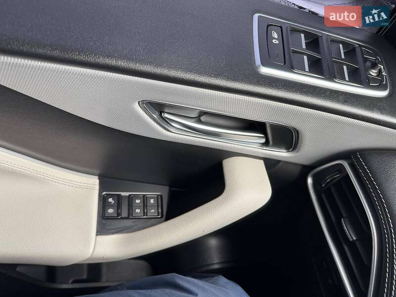 Внедорожник / Кроссовер Jaguar F-Pace 2017 в Киеве фото 15 Внедорожник / Кроссовер Jaguar F-Pace 2017 в Киеве