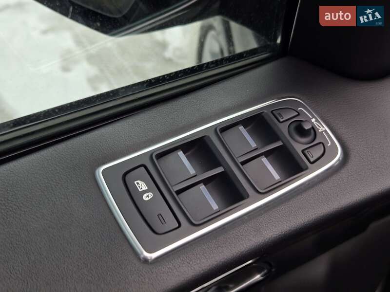 Внедорожник / Кроссовер Jaguar F-Pace 2016 в Киеве фото 12 Внедорожник / Кроссовер Jaguar F-Pace 2016 в Киеве