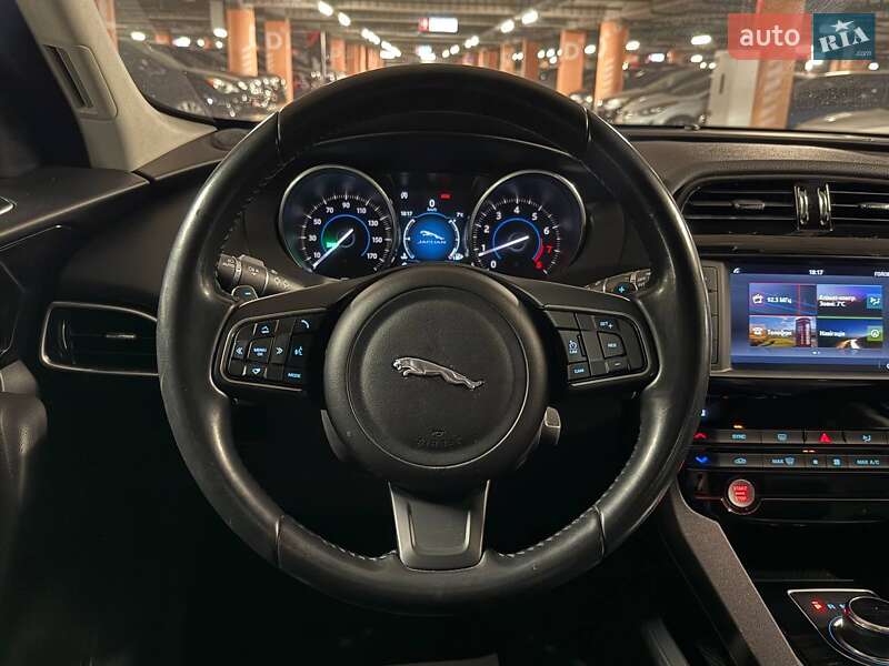 Позашляховик / Кросовер Jaguar F-Pace 2017 в Києві
