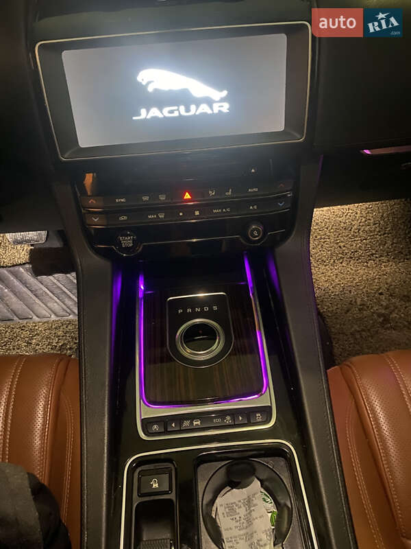 Позашляховик / Кросовер Jaguar F-Pace 2016 в Чечельнику