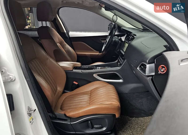 Позашляховик / Кросовер Jaguar F-Pace 2016 в Чечельнику