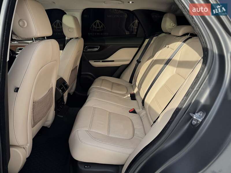 Внедорожник / Кроссовер Jaguar F-Pace 2016 в Киеве