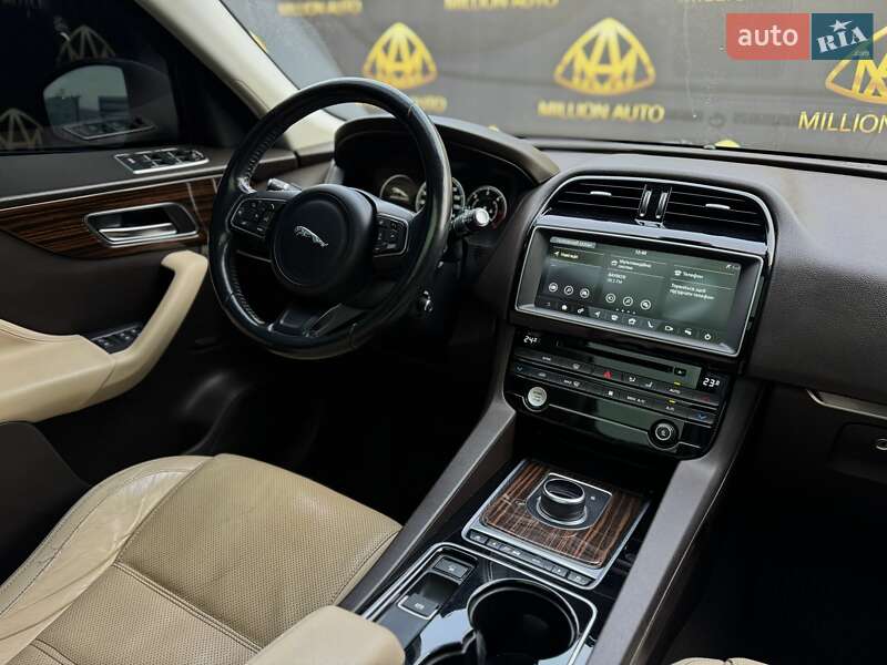 Внедорожник / Кроссовер Jaguar F-Pace 2016 в Киеве