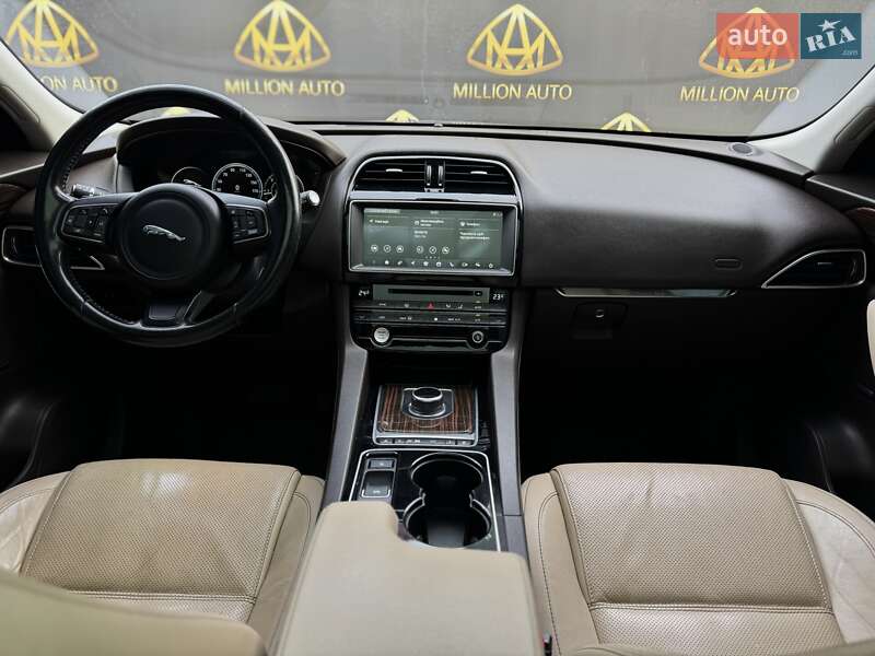 Внедорожник / Кроссовер Jaguar F-Pace 2016 в Киеве