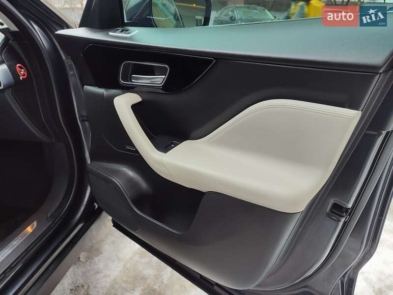 Внедорожник / Кроссовер Jaguar F-Pace 2017 в Ивано-Франковске