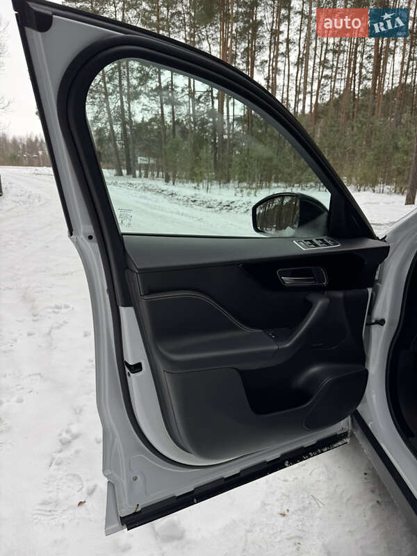 Внедорожник / Кроссовер Jaguar F-Pace 2017 в Ковеле