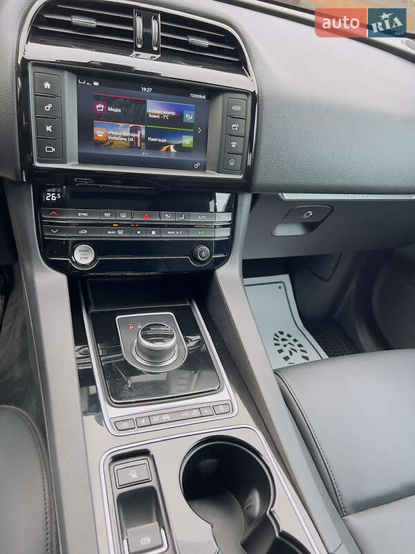 Внедорожник / Кроссовер Jaguar F-Pace 2016 в Ивано-Франковске фото 36 Внедорожник / Кроссовер Jaguar F-Pace 2016 в Ивано-Франковске