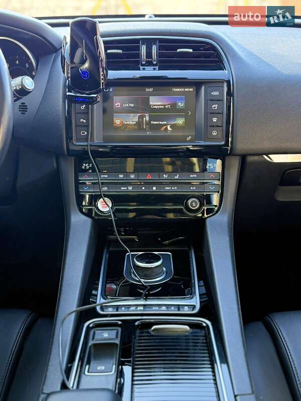 Внедорожник / Кроссовер Jaguar F-Pace 2017 в Киеве фото 26 Внедорожник / Кроссовер Jaguar F-Pace 2017 в Киеве