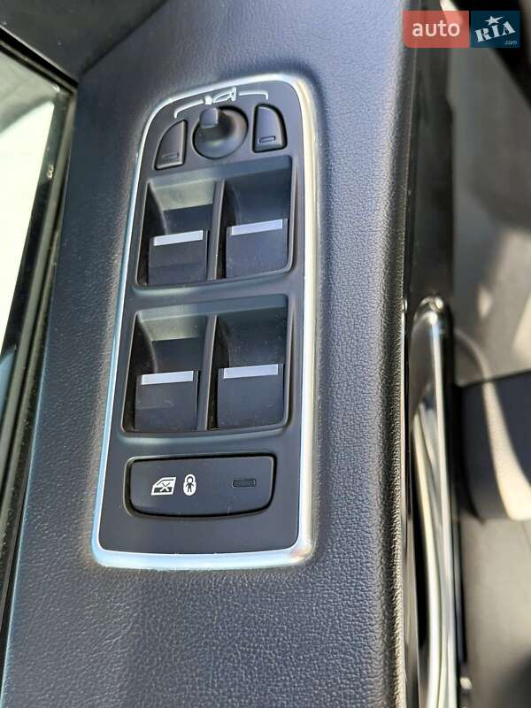 Внедорожник / Кроссовер Jaguar F-Pace 2017 в Киеве фото 35 Внедорожник / Кроссовер Jaguar F-Pace 2017 в Киеве