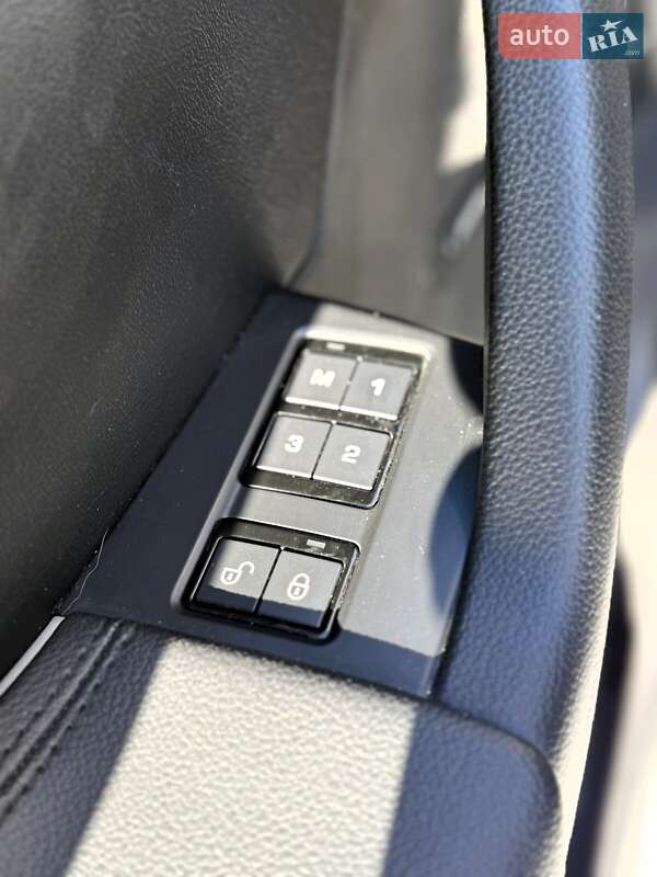 Внедорожник / Кроссовер Jaguar F-Pace 2017 в Киеве фото 36 Внедорожник / Кроссовер Jaguar F-Pace 2017 в Киеве