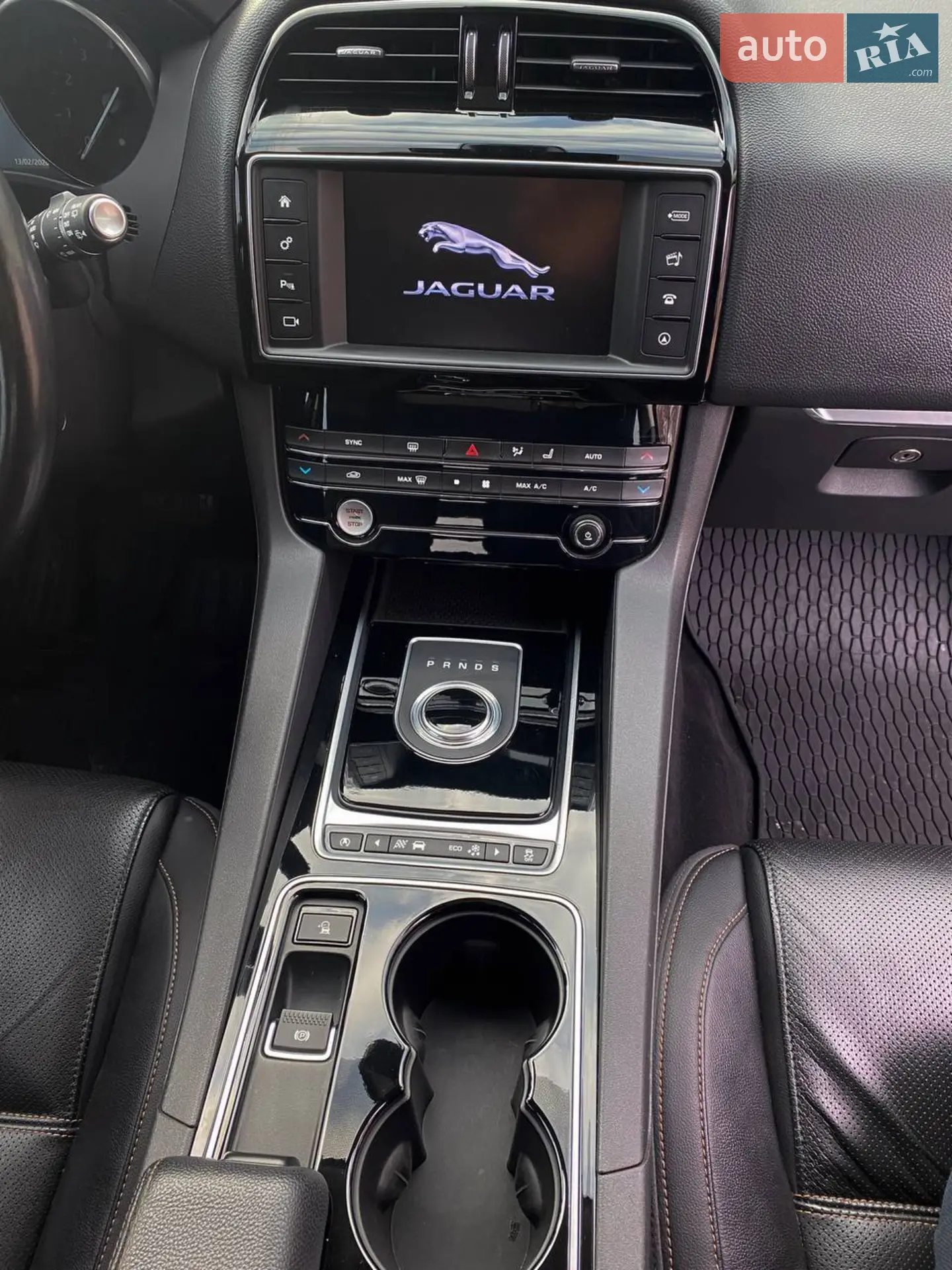 2017 Jaguar F-Pace - мініатюра 8
