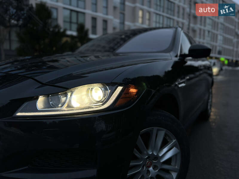 Позашляховик / Кросовер Jaguar F-Pace 2018 в Львові
