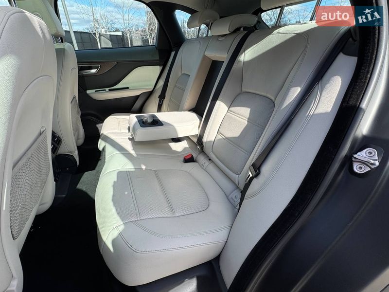 Внедорожник / Кроссовер Jaguar F-Pace 2016 в Киеве