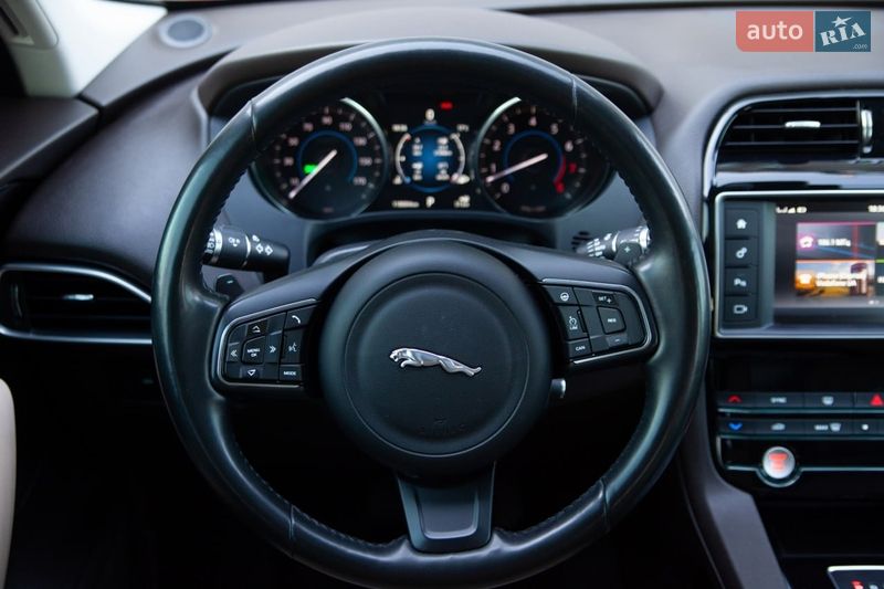 Внедорожник / Кроссовер Jaguar F-Pace 2016 в Киеве